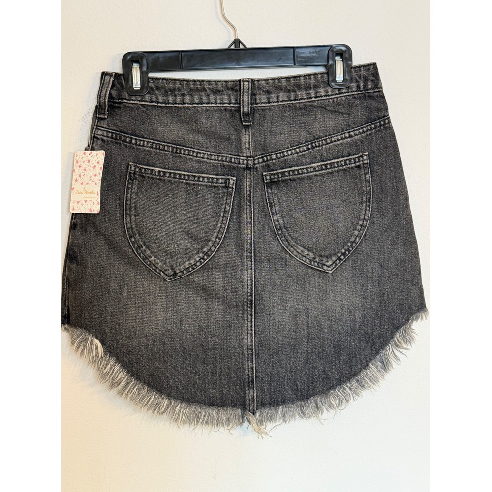Free People We The Free Distressed Denim Mini Skirt Faded Black Sz 27/29 NWT - Picture 4 of 4